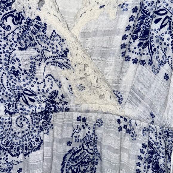 CAbi Veranda White Blue Paisley Swirl Tank Top 5223 Size Small - Picture 7 of 15